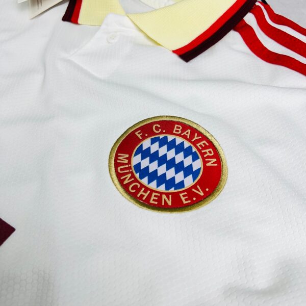 Camisa de Time Bayern Munique Polo Bege - Imagem 3