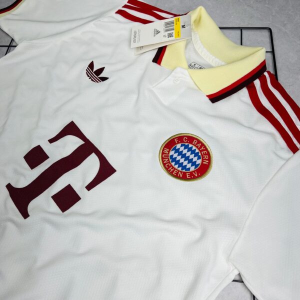 Camisa de Time Bayern Munique Polo Bege - Imagem 2