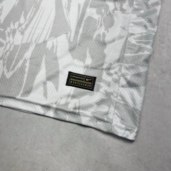 Camisa de Time Liverpool Branca - Imagem 5