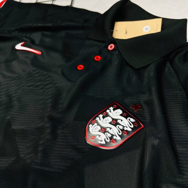 Camisa de Time Inglaterra Polo Preta c/ Vermelho - Imagem 2