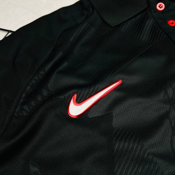 Camisa de Time Inglaterra Polo Preta c/ Vermelho - Imagem 3