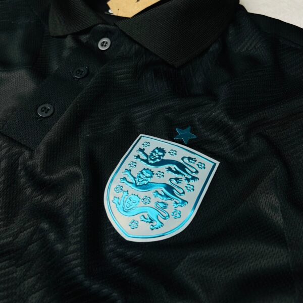 Camisa de Time Inglaterra Polo Preta c/ Azul - Imagem 3