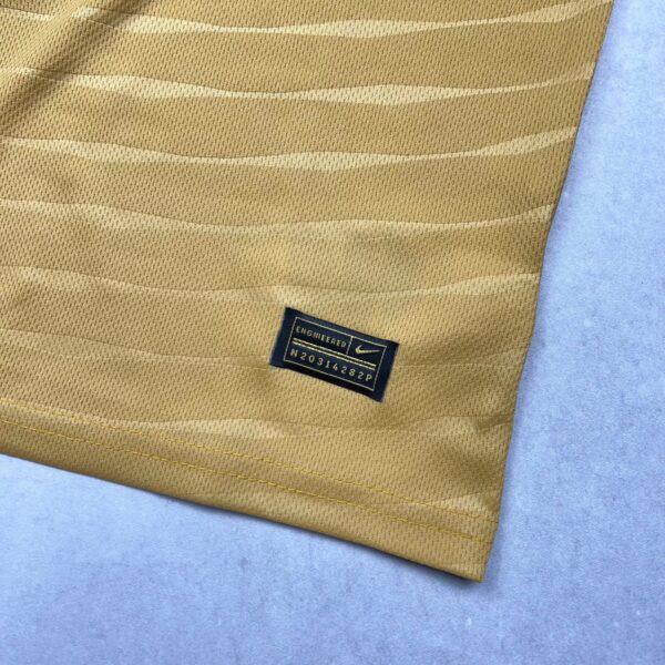 Camisa de Time Barcelona Dourada - Imagem 3
